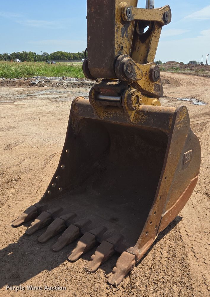 image for item DT4952 2016 Caterpillar 330FL excavator