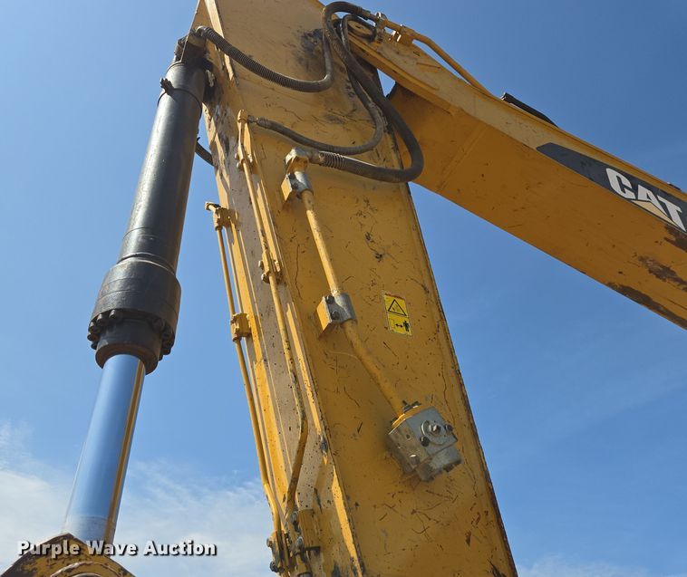 image for item DT4952 2016 Caterpillar 330FL excavator