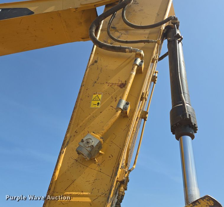 image for item DT4952 2016 Caterpillar 330FL excavator