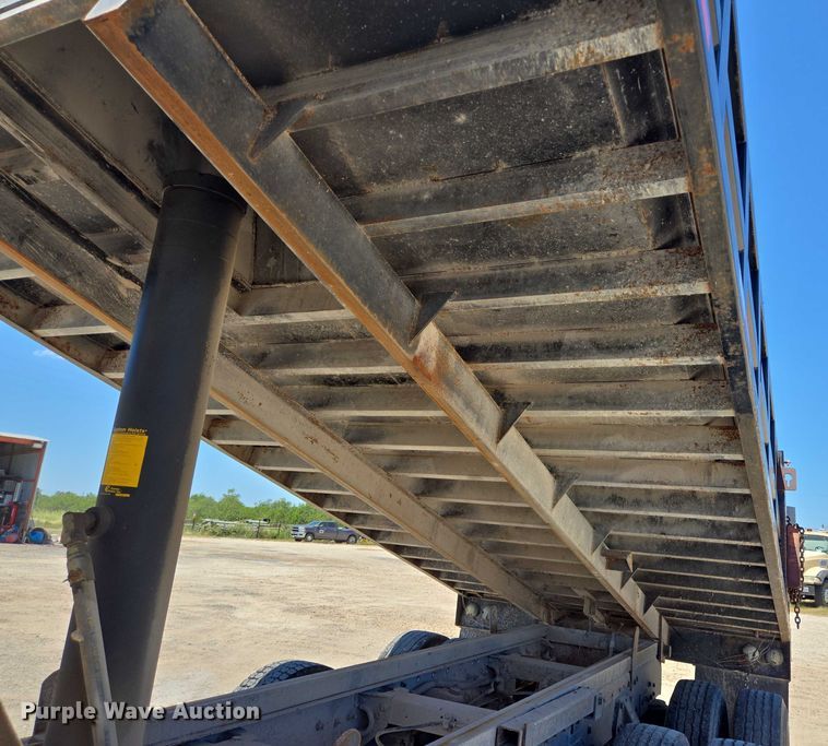 image for item DT4956 1993 Peterbilt 378 dump truck