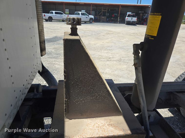 image for item DT4956 1993 Peterbilt 378 dump truck