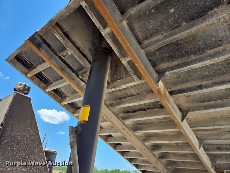 image for item DT4956 1993 Peterbilt 378 dump truck