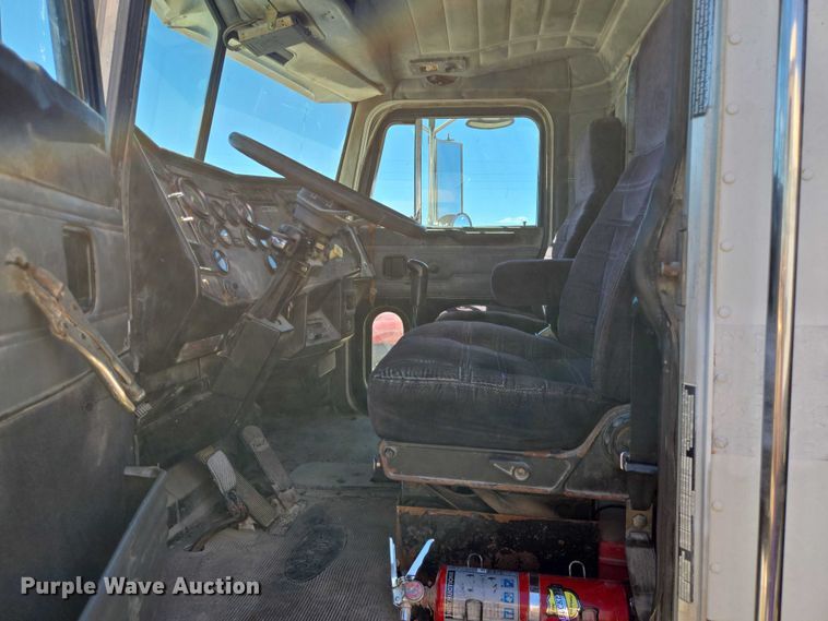 image for item DT4956 1993 Peterbilt 378 dump truck