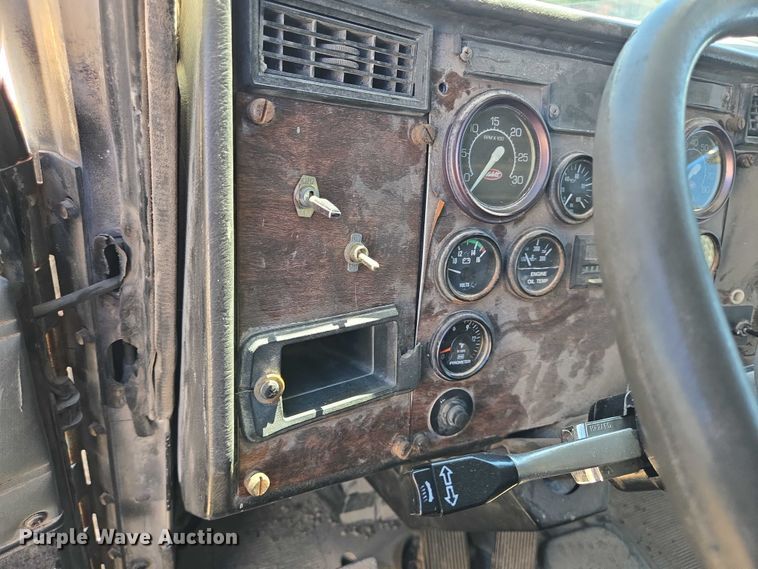 image for item DT4956 1993 Peterbilt 378 dump truck