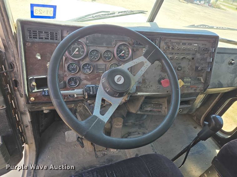 image for item DT4956 1993 Peterbilt 378 dump truck