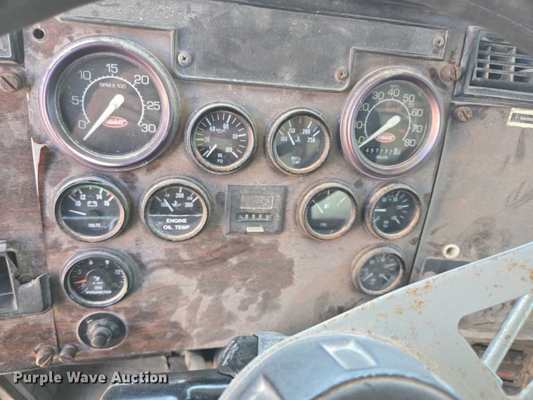 image for item DT4956 1993 Peterbilt 378 dump truck