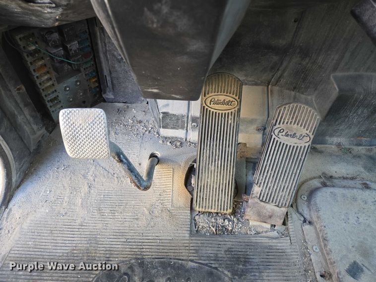 image for item DT4956 1993 Peterbilt 378 dump truck