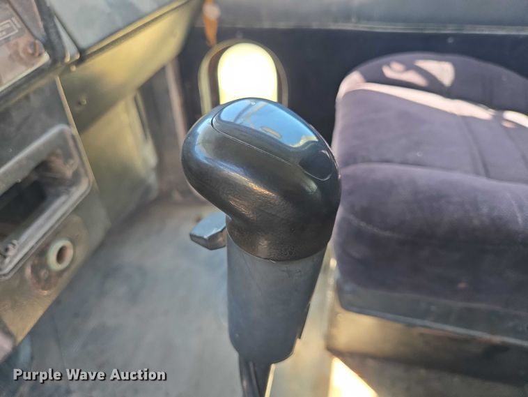 image for item DT4956 1993 Peterbilt 378 dump truck