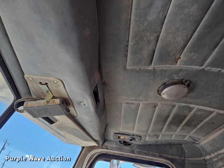 image for item DT4956 1993 Peterbilt 378 dump truck