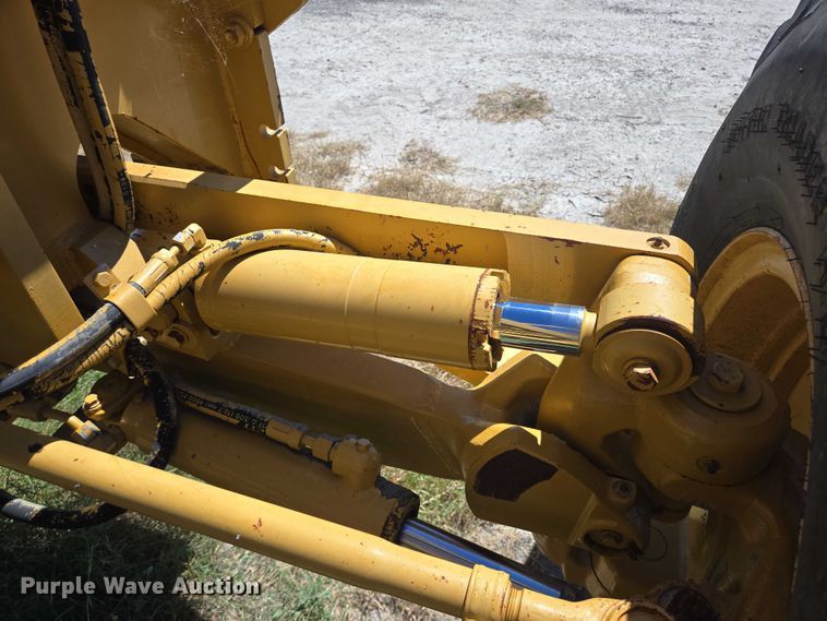 image for item DT4957 2003 Caterpillar 120H motor grader