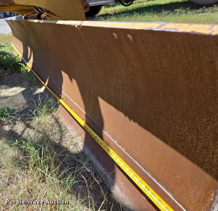 image for item DT4957 2003 Caterpillar 120H motor grader