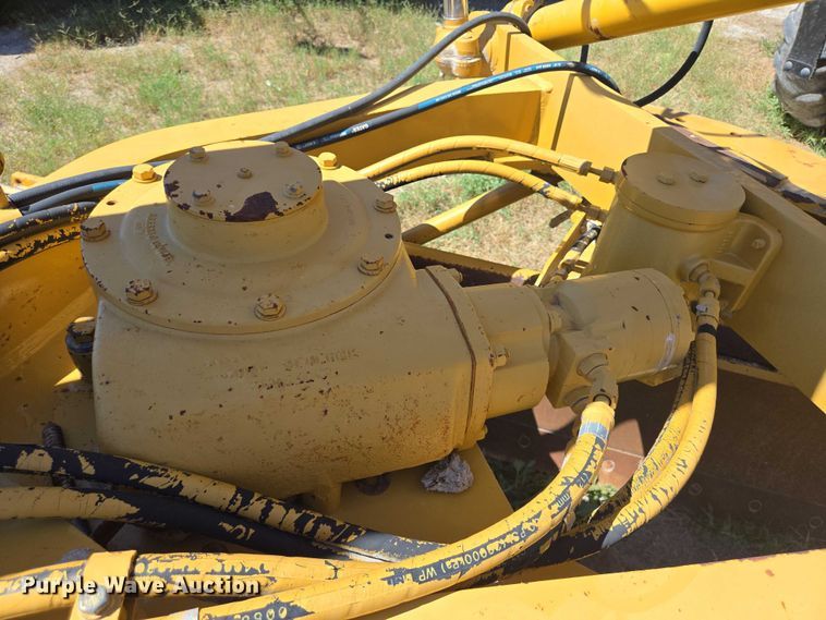 image for item DT4957 2003 Caterpillar 120H motor grader