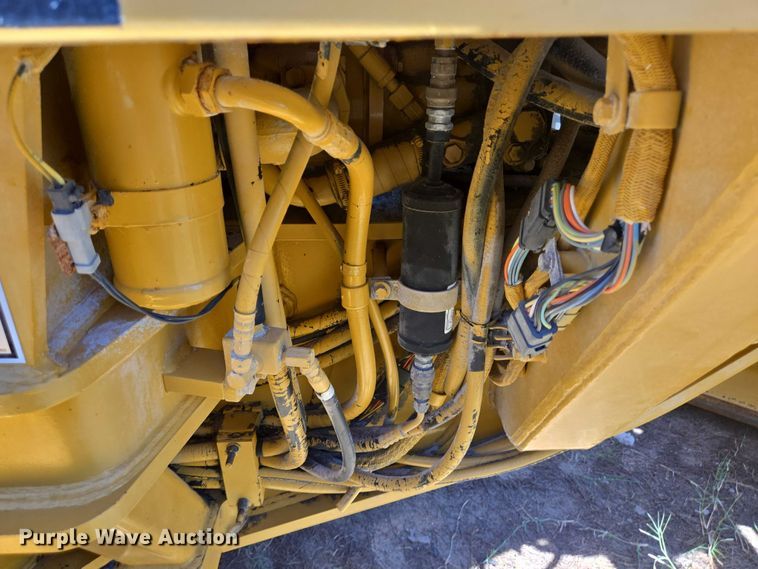 image for item DT4957 2003 Caterpillar 120H motor grader