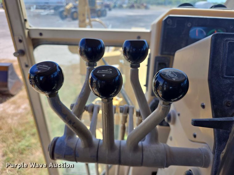 image for item DT4957 2003 Caterpillar 120H motor grader