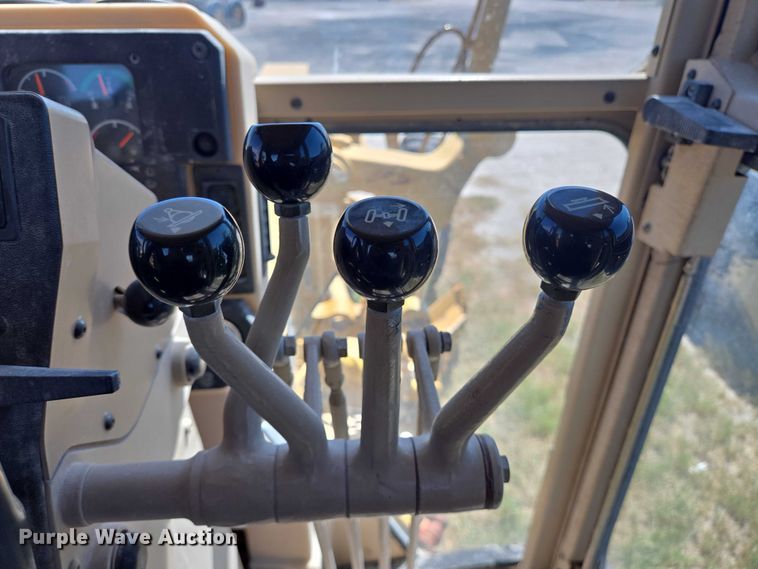 image for item DT4957 2003 Caterpillar 120H motor grader