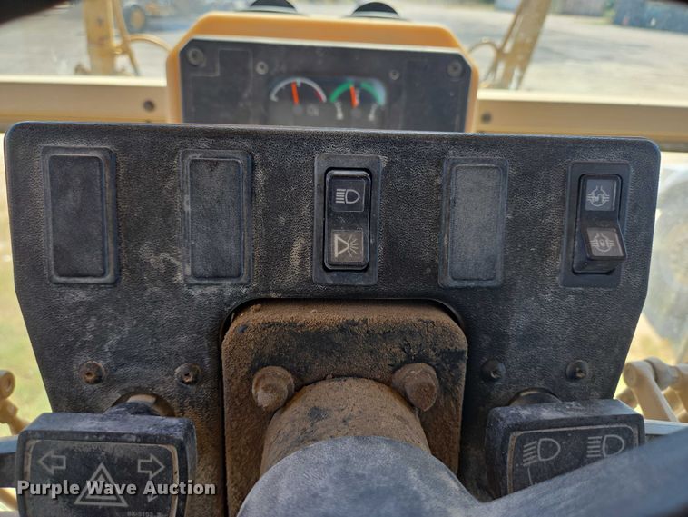 image for item DT4957 2003 Caterpillar 120H motor grader