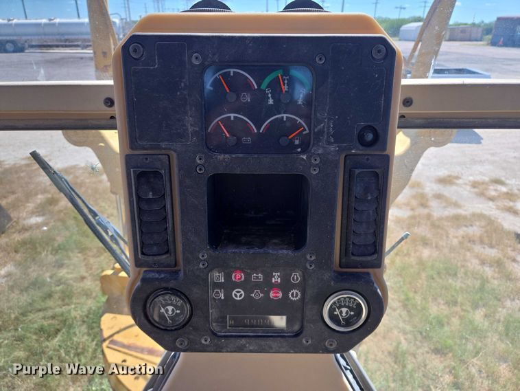 image for item DT4957 2003 Caterpillar 120H motor grader