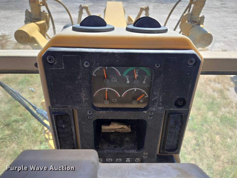 image for item DT4957 2003 Caterpillar 120H motor grader