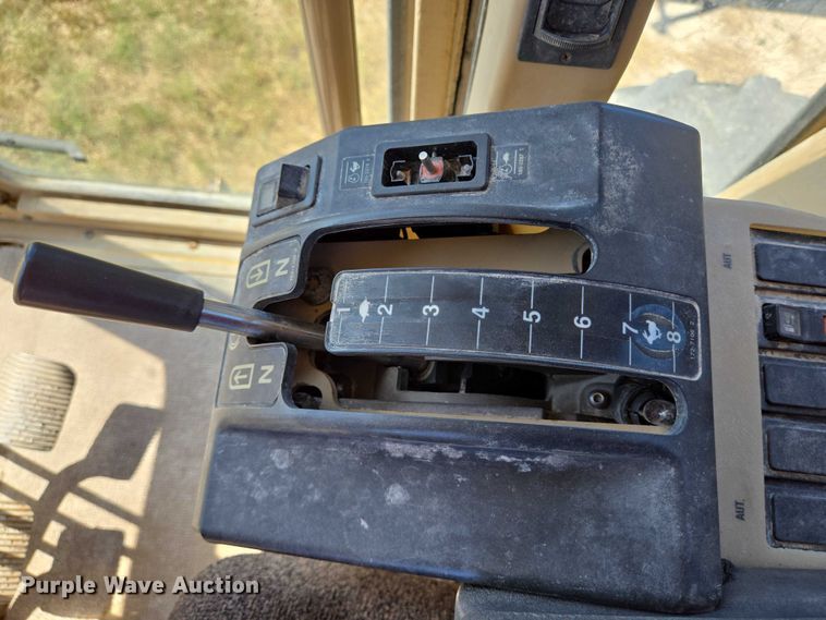 image for item DT4957 2003 Caterpillar 120H motor grader