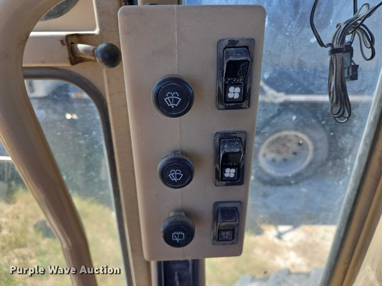 image for item DT4957 2003 Caterpillar 120H motor grader