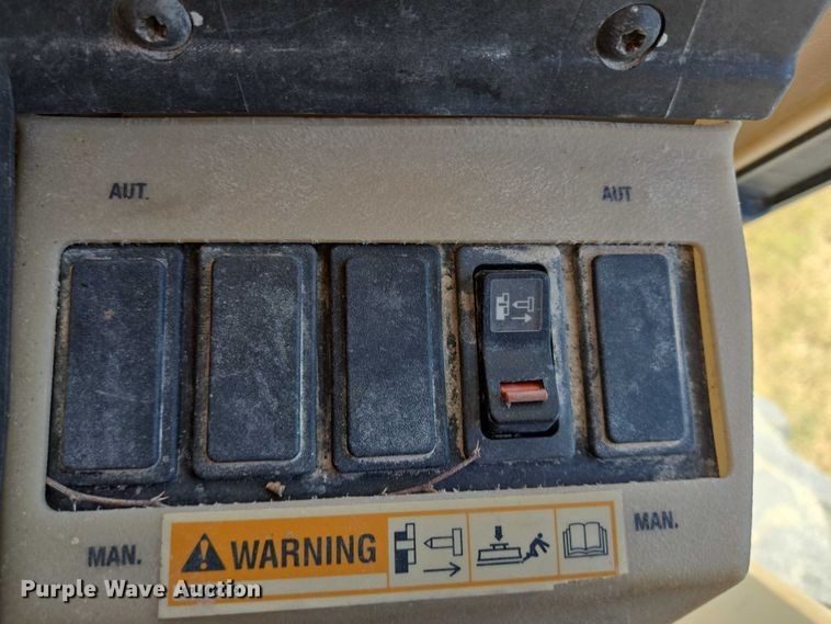 image for item DT4957 2003 Caterpillar 120H motor grader