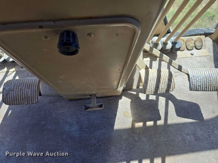 image for item DT4957 2003 Caterpillar 120H motor grader