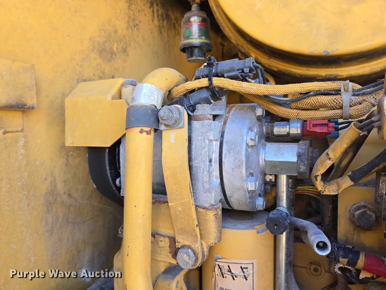 image for item DT4957 2003 Caterpillar 120H motor grader