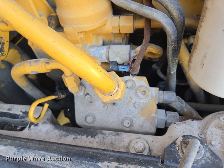 image for item DT4957 2003 Caterpillar 120H motor grader