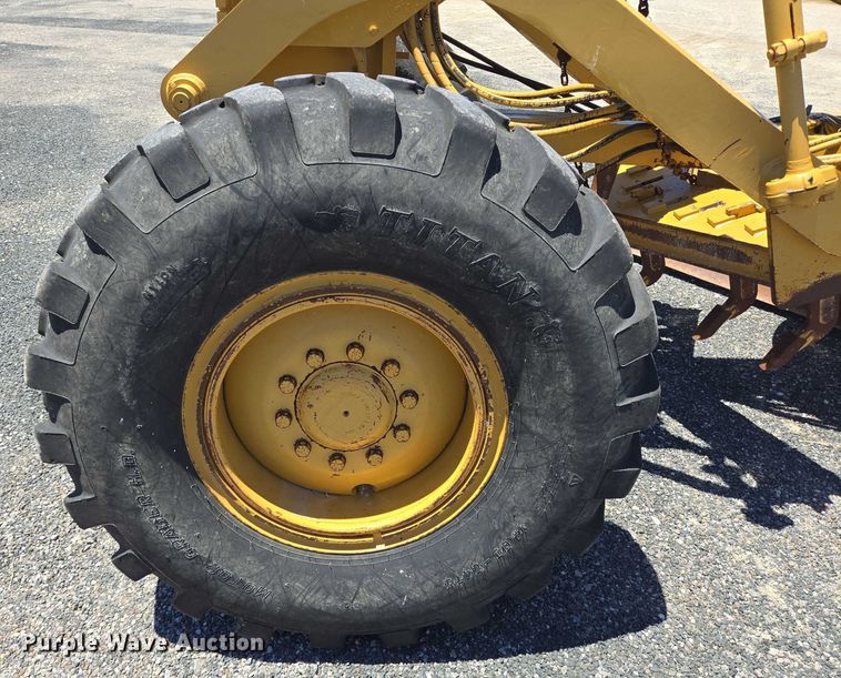 image for item DT4957 2003 Caterpillar 120H motor grader