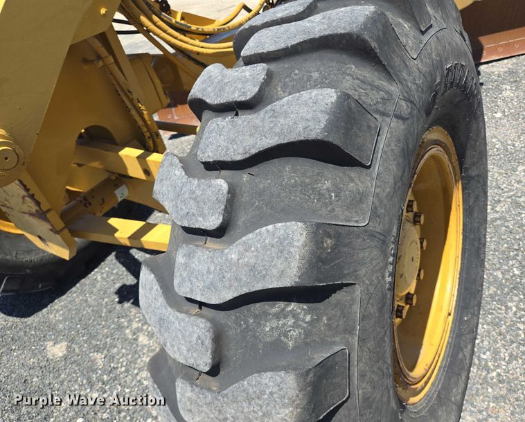 image for item DT4957 2003 Caterpillar 120H motor grader