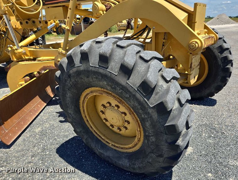 image for item DT4957 2003 Caterpillar 120H motor grader