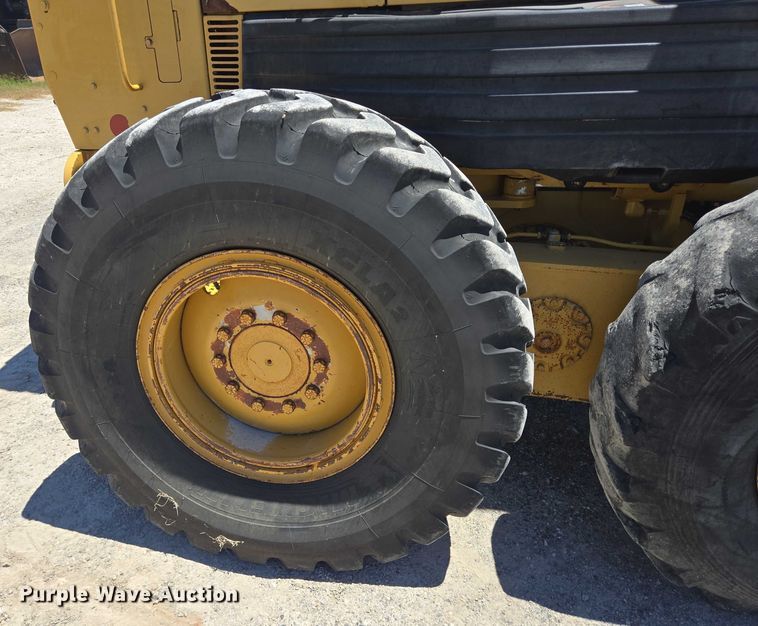 image for item DT4957 2003 Caterpillar 120H motor grader