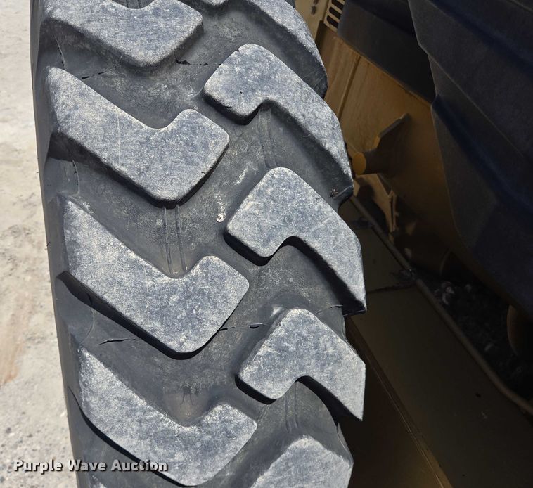 image for item DT4957 2003 Caterpillar 120H motor grader