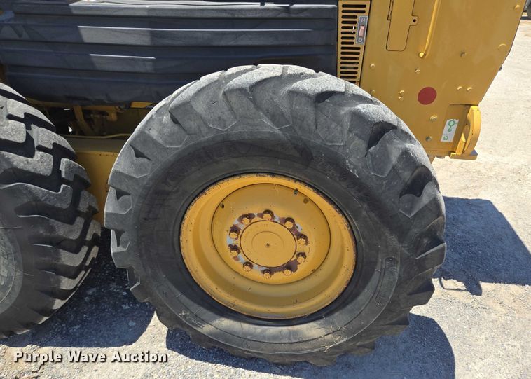 image for item DT4957 2003 Caterpillar 120H motor grader