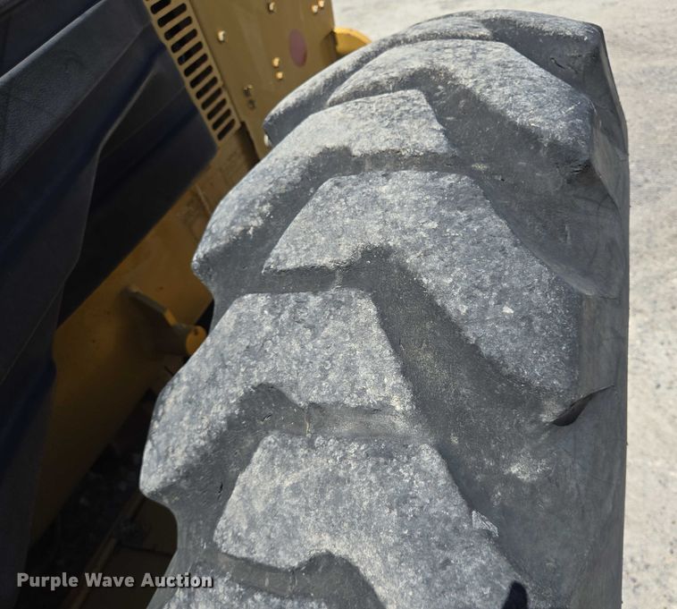 image for item DT4957 2003 Caterpillar 120H motor grader