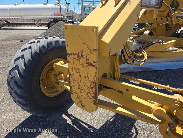 image for item DT4958 2002 Caterpillar 120H motor grader