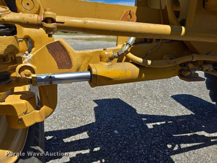 image for item DT4958 2002 Caterpillar 120H motor grader