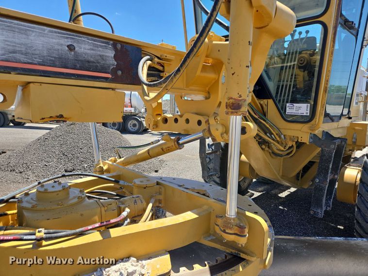 image for item DT4958 2002 Caterpillar 120H motor grader