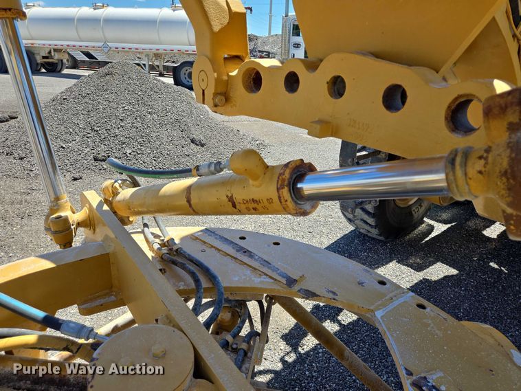 image for item DT4958 2002 Caterpillar 120H motor grader