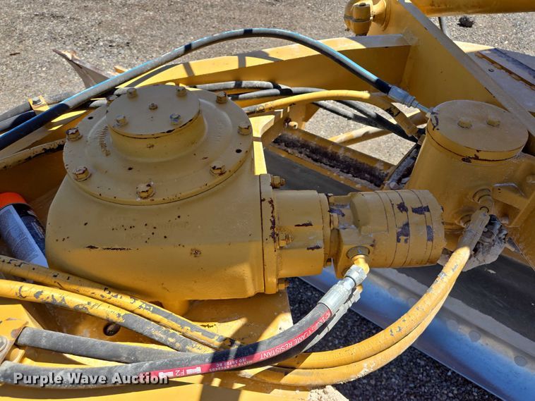 image for item DT4958 2002 Caterpillar 120H motor grader