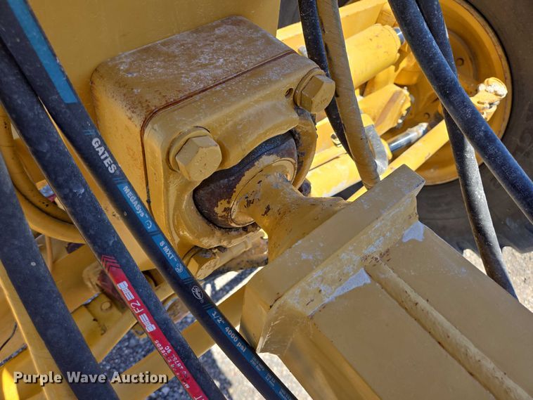 image for item DT4958 2002 Caterpillar 120H motor grader