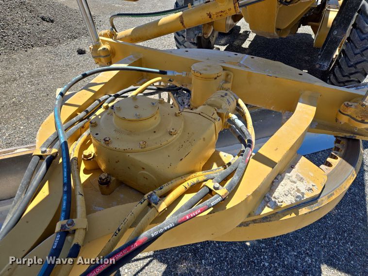 image for item DT4958 2002 Caterpillar 120H motor grader
