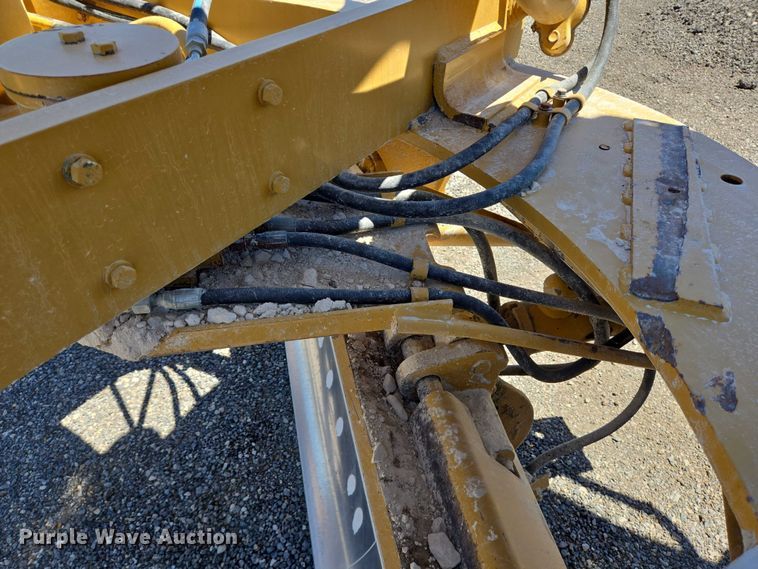 image for item DT4958 2002 Caterpillar 120H motor grader