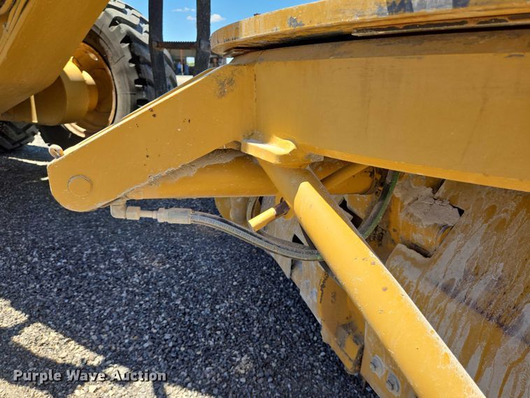 image for item DT4958 2002 Caterpillar 120H motor grader