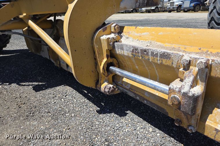 image for item DT4958 2002 Caterpillar 120H motor grader