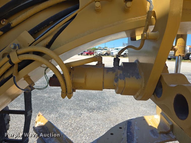 image for item DT4958 2002 Caterpillar 120H motor grader