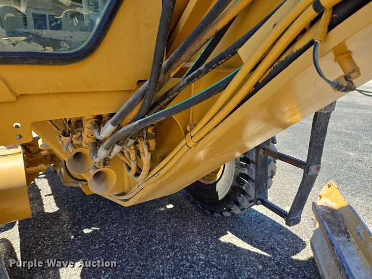 image for item DT4958 2002 Caterpillar 120H motor grader