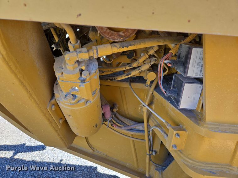 image for item DT4958 2002 Caterpillar 120H motor grader