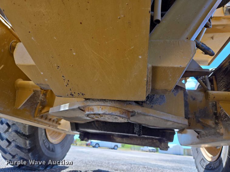 image for item DT4958 2002 Caterpillar 120H motor grader