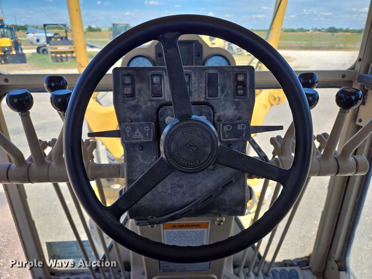 image for item DT4958 2002 Caterpillar 120H motor grader